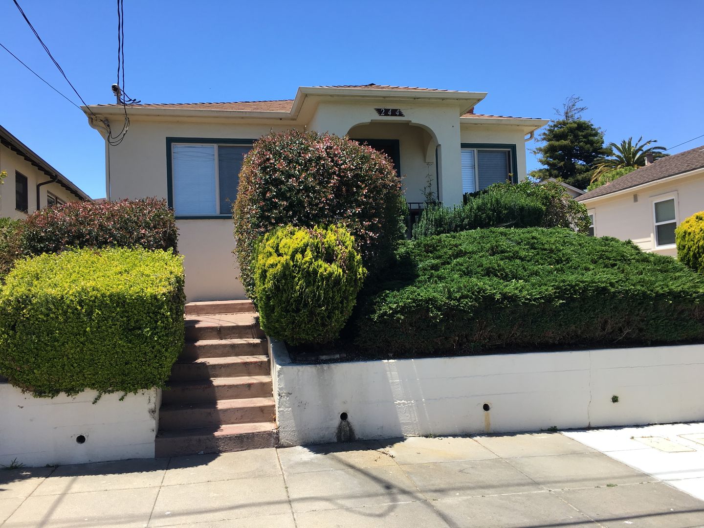 Monterey Apartment: 244 Van Buren