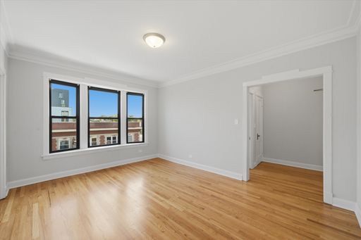 Great Top-Floor, Renovated 2 Bedroom! – photo 1