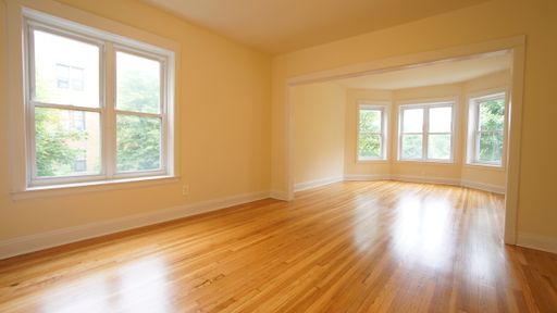 Renovated Three Bedroom Apartment. – photo 1