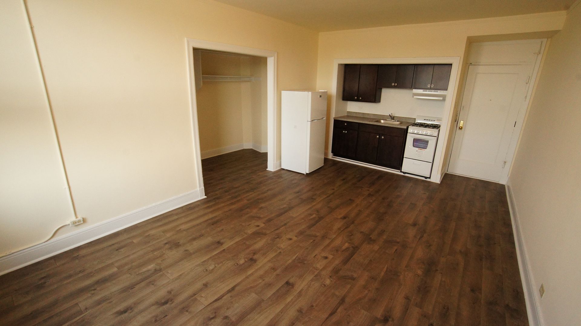 Chicago Apartment: 2779 N. Milwaukee