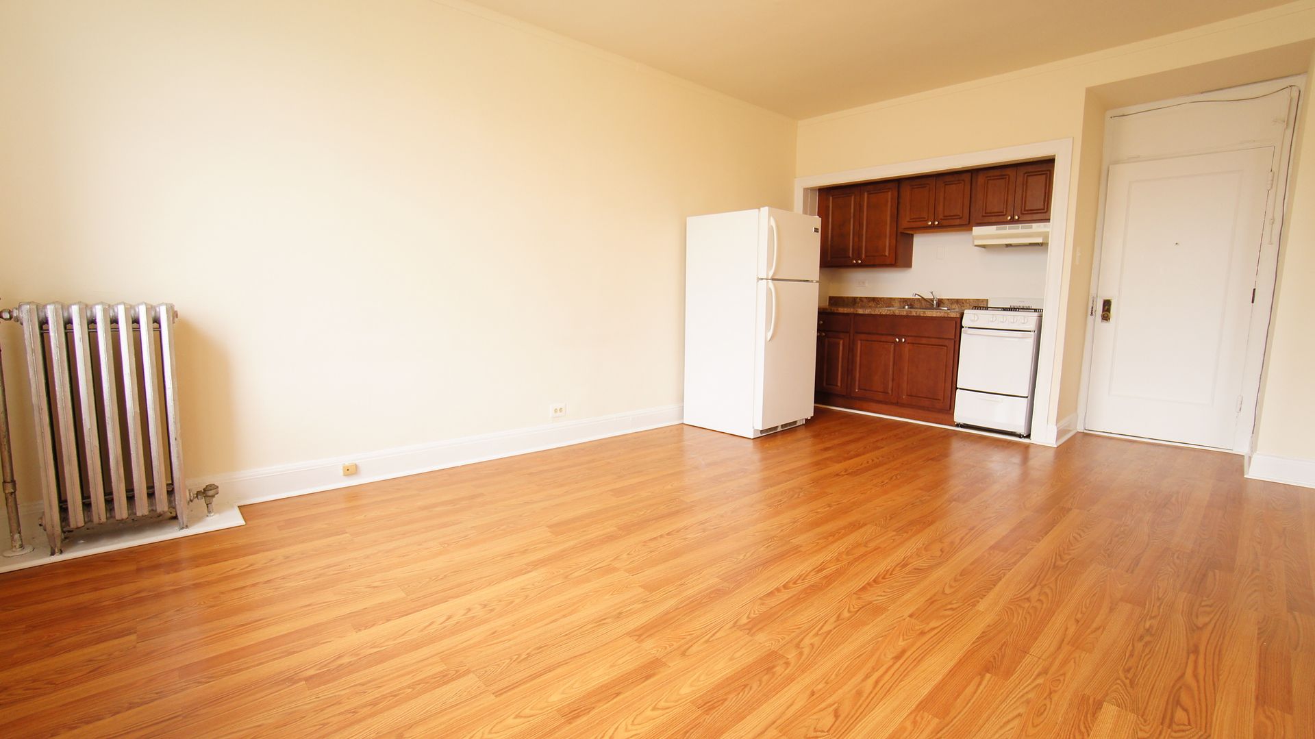 Chicago Apartment: 2779 N. Milwaukee