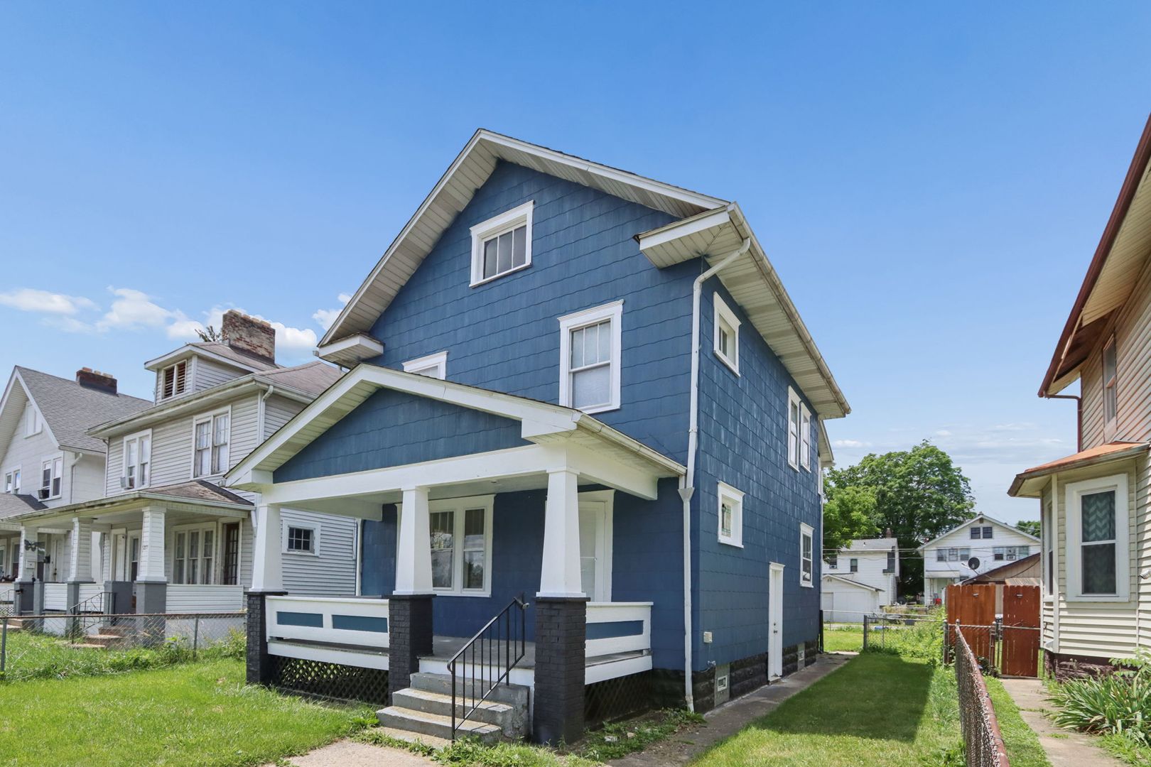 Columbus House: 281 N Ogden Ave