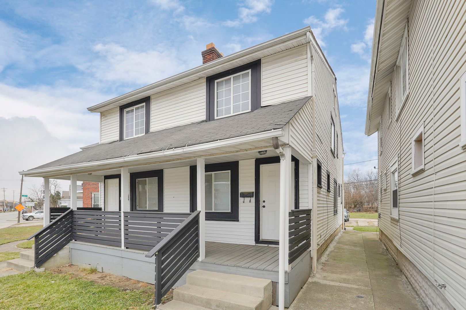 Columbus Apartment: 1867-1869 Cleveland Ave