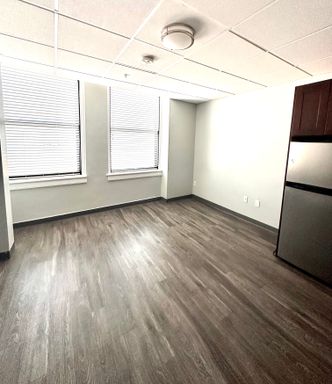 Studio Apartment | Centrally Located in Downtown | Heat & Hot Water Included – photo 1