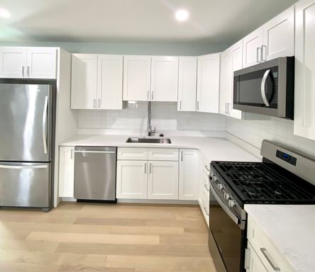 2 Bed/1.5 Bath Duplex