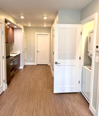 Luxury 1 Bedroom at Ballard on The Grid | In-Unit Washer & Dryer – photo 1