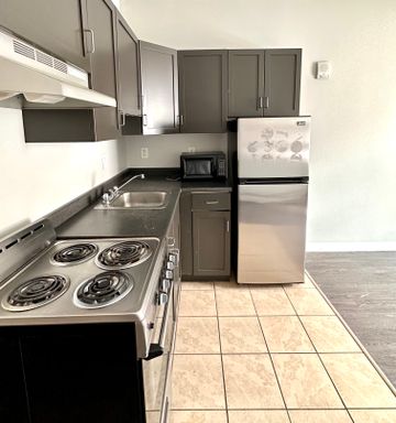 Modern Studio with Heat & Hot Water Included – Bancroft on the Grid