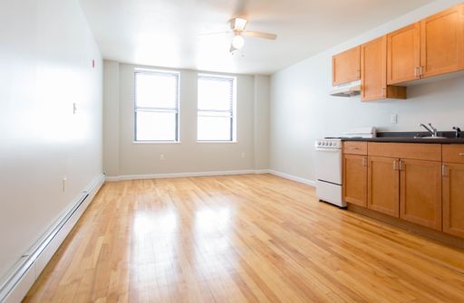Contemporary Studio with Heat Included at Portside on The Grid – photo 1