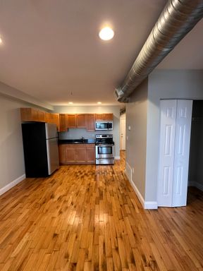 Loft-Style 1BR with A/C | Portland on The Grid – Downtown Worcester – photo 1
