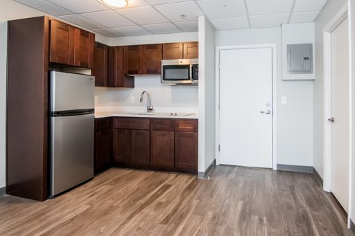 Downtown Studio at Park Plaza – Heat Included