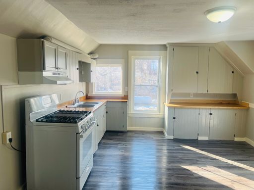 Bright & Convenient 2‑Bedroom in the Heart of Lebanon, NH