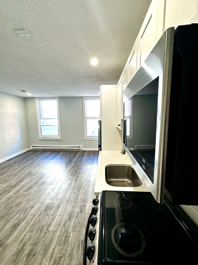 Worcester - $1,375+ /mo