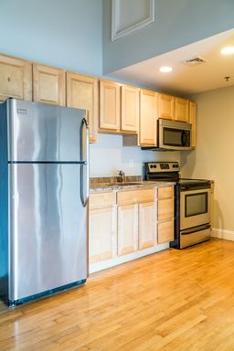 Spacious 2BR at Franklin on the Grid – Heat & Hot Water Included – photo 1