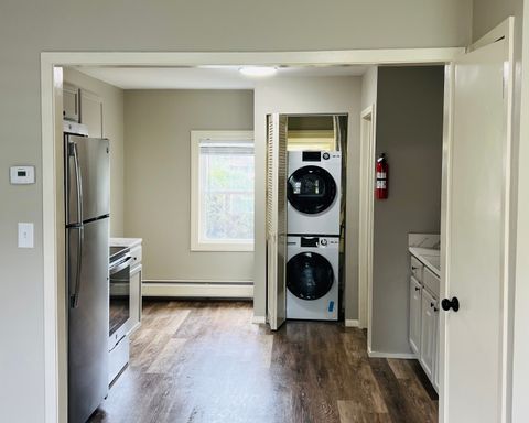 Polished, Pet‑Friendly 1BR in Lebanon, NH — Modern Finishes & Walkable Location