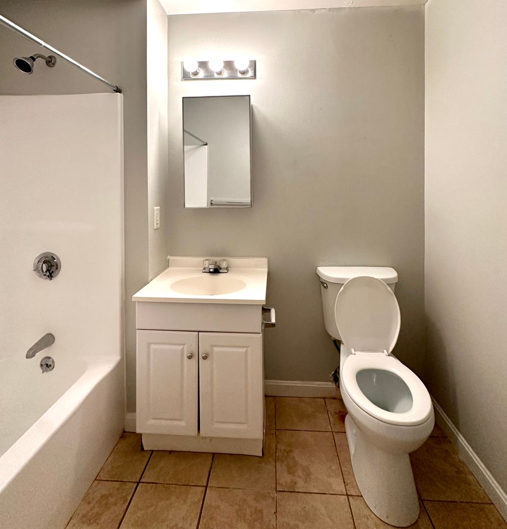 Worcester  Studio 1 baths - $1,500 No Fee