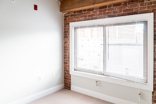 2B/2B | Duplex w Sun Drenched Patio! – photo 1