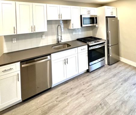 Maverick Sq | 2Bed/2Bath Duplex w/ Roof Deck!