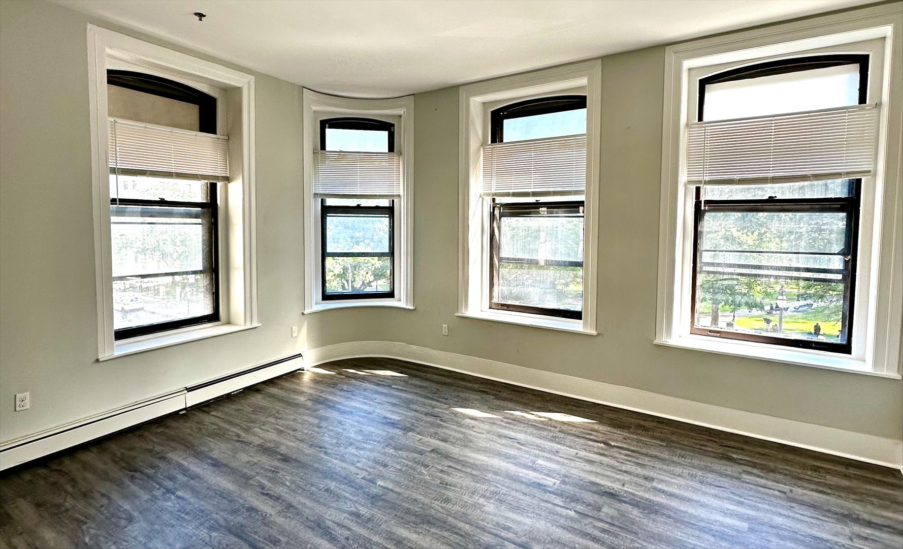 Worcester  Studio 1 baths - $1,500 No Fee