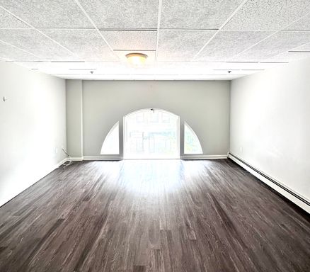 Modern Studio with Heat & Hot Water Included – Bancroft on the Grid – photo 1