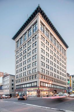 Historic Downtown | Spacious 1-Bedroom | Heat & Hot water Included | Central Air! – photo 1