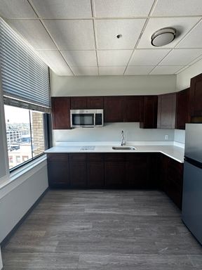 Downtown Studio at Park Plaza – Heat Included – photo 1
