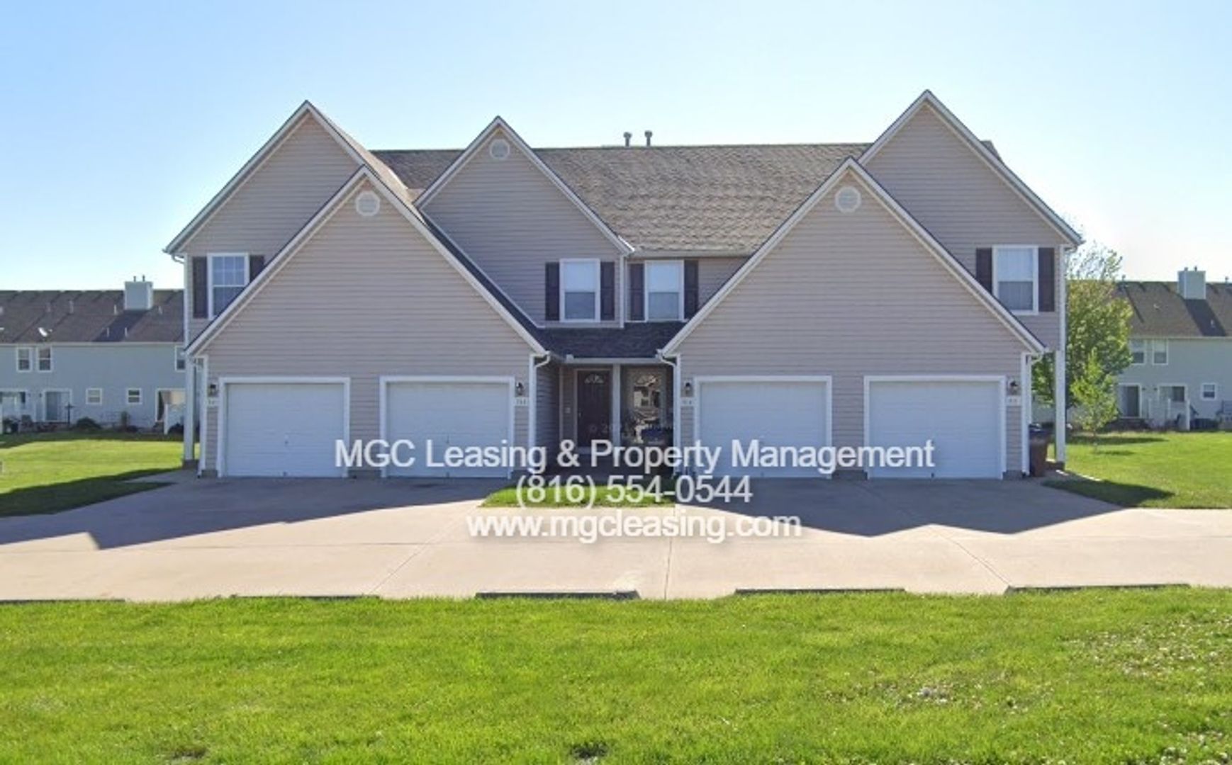 Raymore Townhome: 503-509 N Foxridge Dr