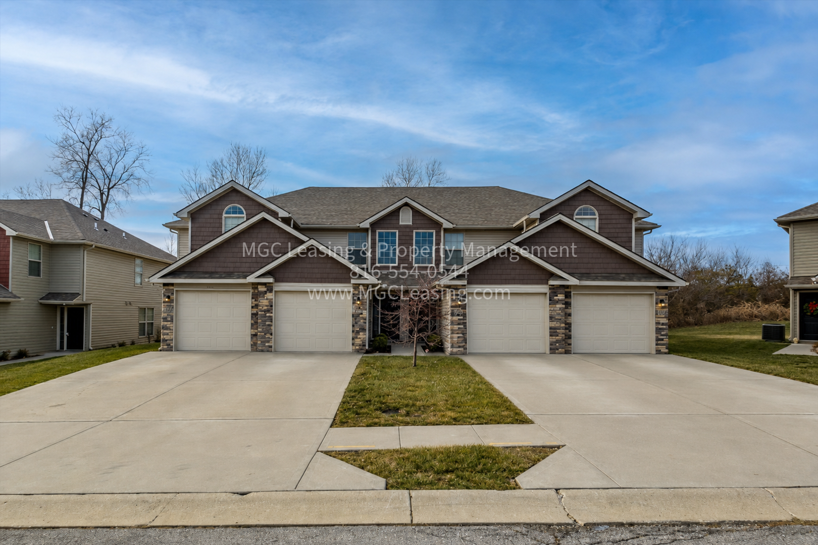 Raymore Townhome: 108-114 Barberry Ln