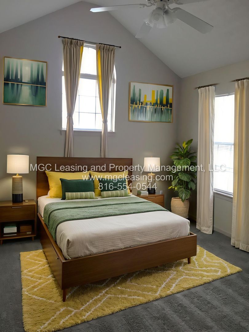 Harrisonville Townhome: 1109-1115 Garden Dr