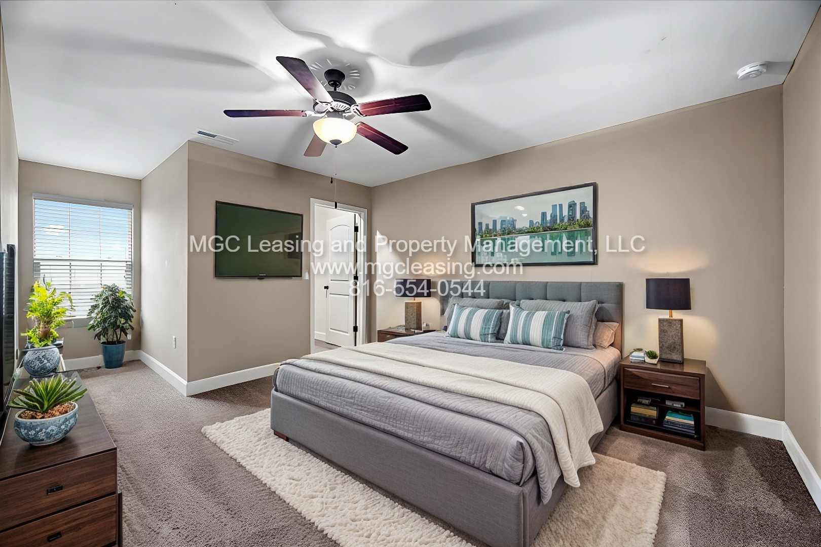 Raymore Townhome: 502-508 N Foxridge Dr