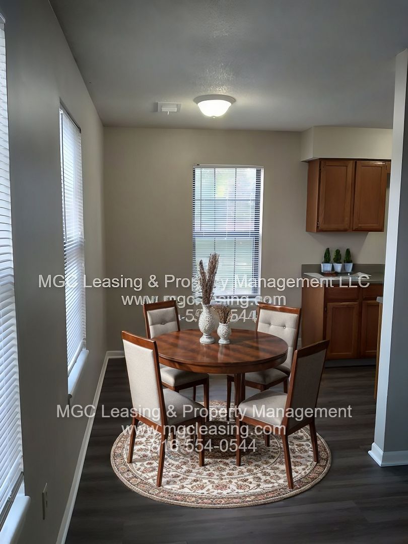 Olathe Apartment: 1558 E 125th St