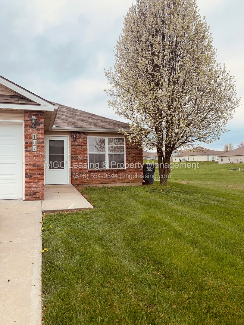 Pleasant Hill Multiplex: 105-107 Golfview Dr