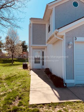 Spacious 3-Bedroom Townhome on the North side of Lee's Summit – photo 1