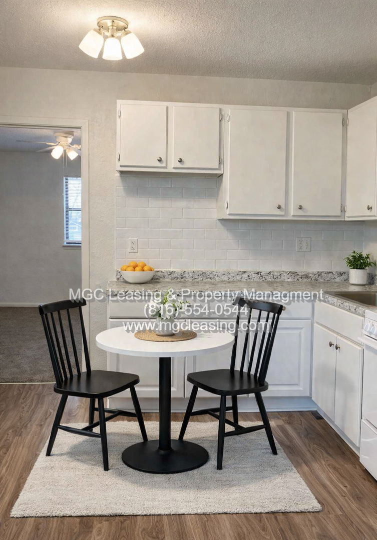 Lees Summit Apartment: 303 SE Grand Ave Apt 8