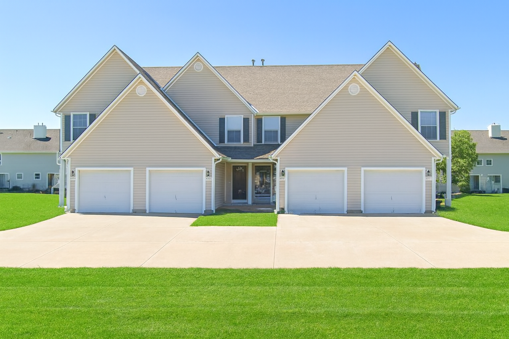 Raymore Townhome: 511 N Foxridge Dr