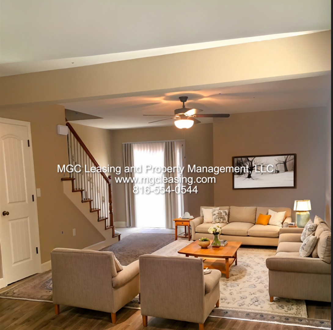 Raymore Townhome: 108-114 Barberry Ln