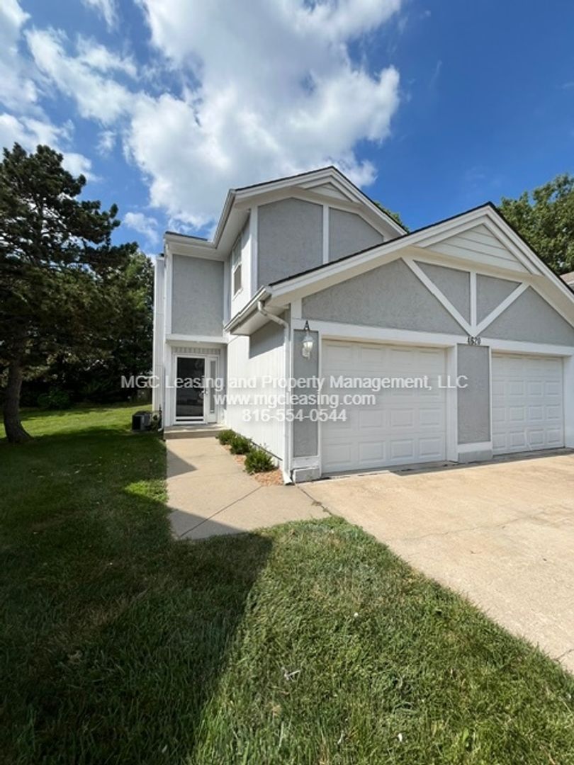 Lees Summit Townhome: 4620A NE Whispering Winds Dr