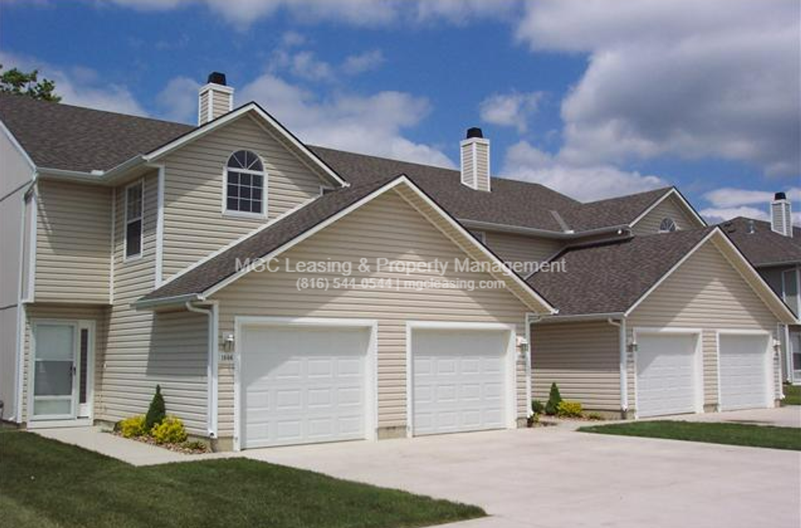Harrisonville Townhome: 1109-1115 Garden Way