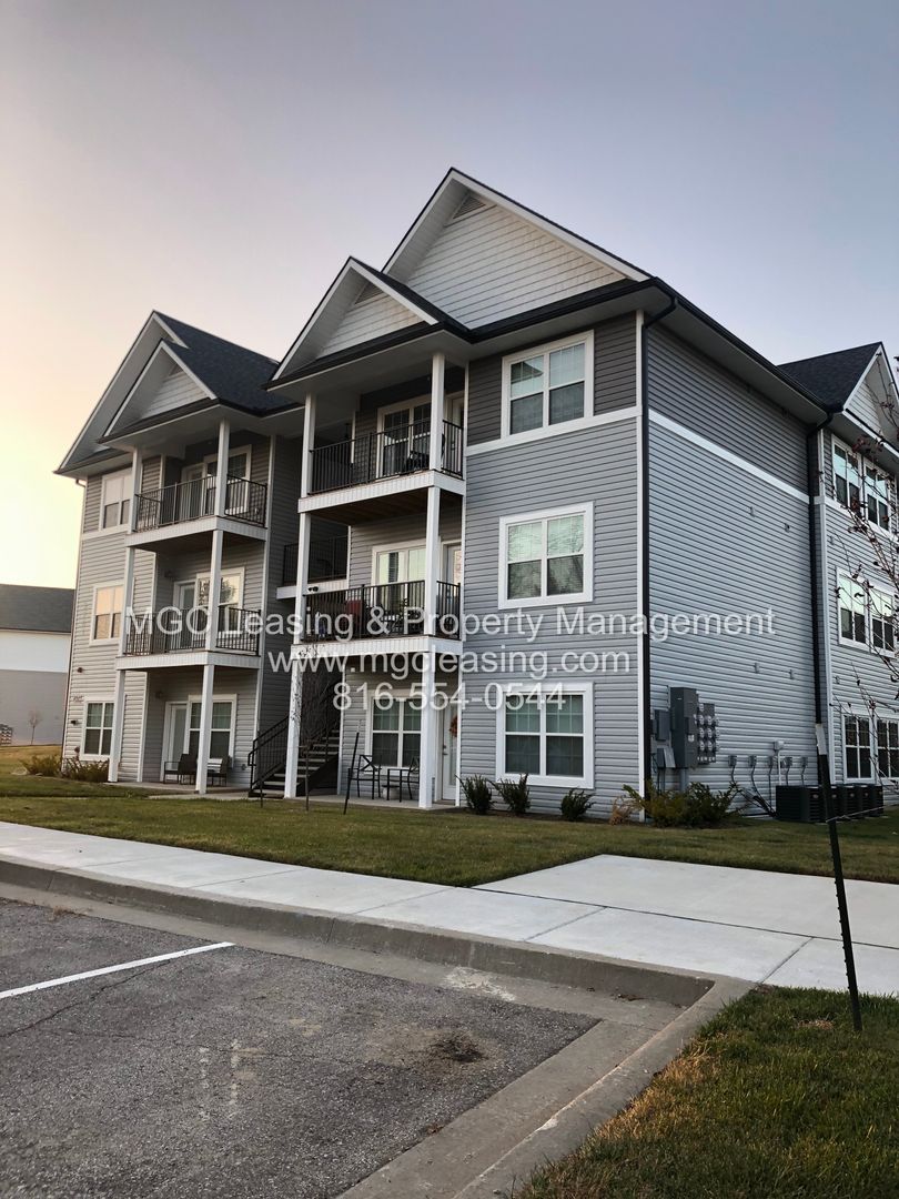 Kansas City Apartment: 5511 NE 80th Ter