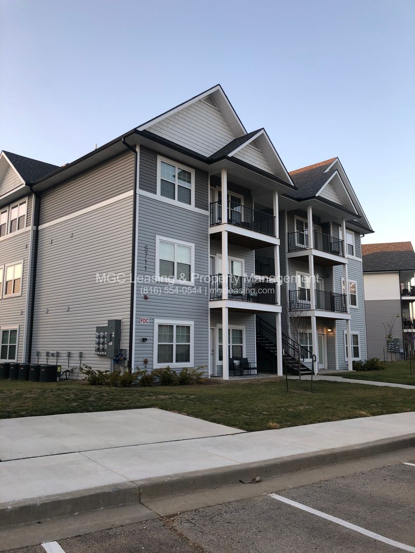 Kansas City Apartment: 5511 NE 80th Ter