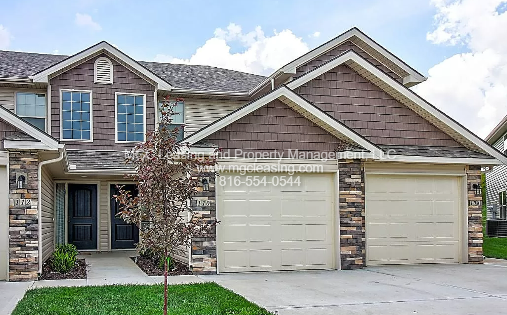 Raymore Townhome: 108-114 Barberry Ln