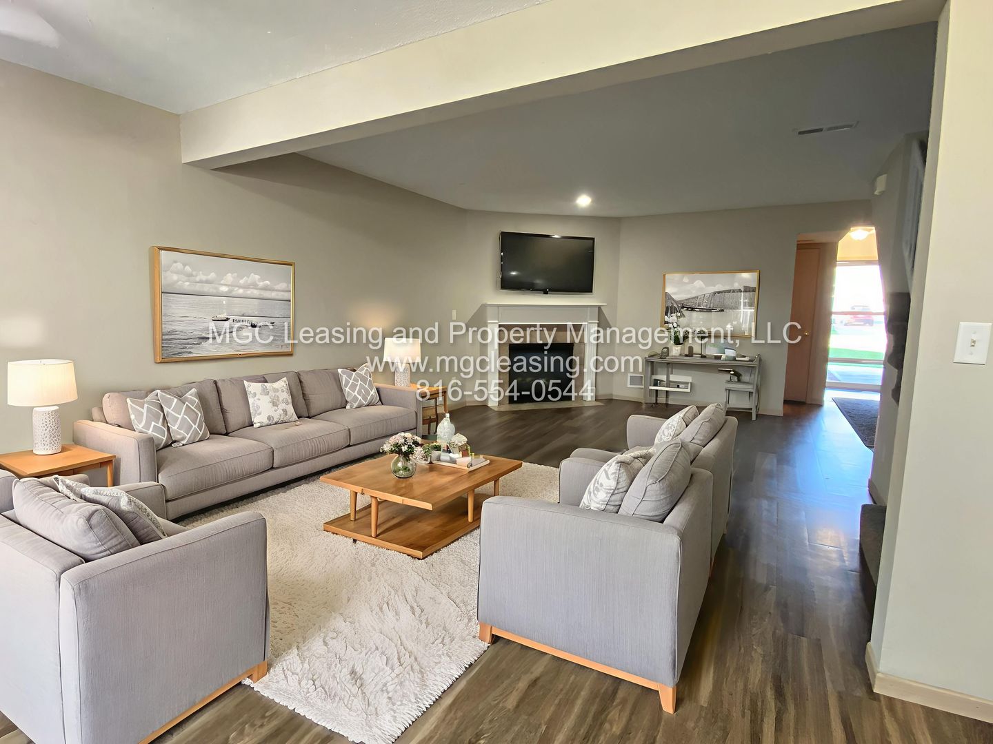 Harrisonville Townhome: 809-815 Garden Way