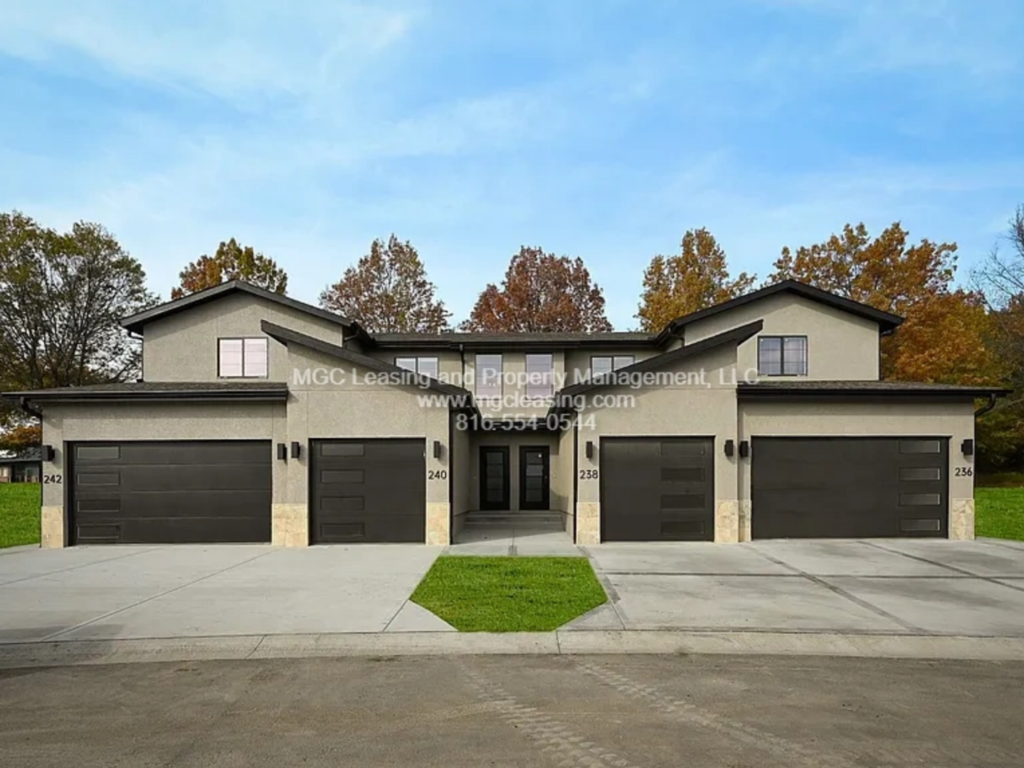 Raymore Apartment: 211-217 Pawpaw Rd