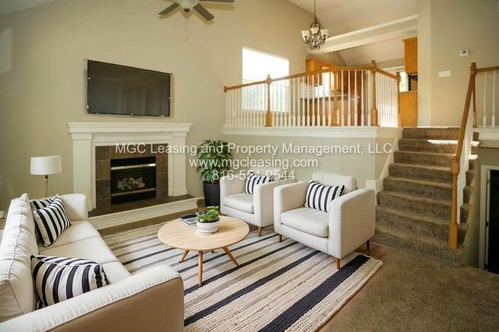 Lees Summit House: 152 NE Hidden Meadow Ln