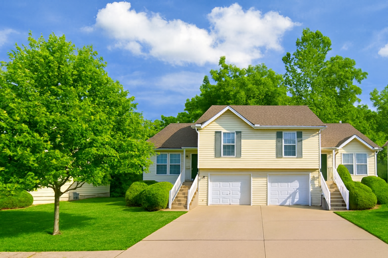 Kansas City Townhome: 5808-5810 NE 42nd St