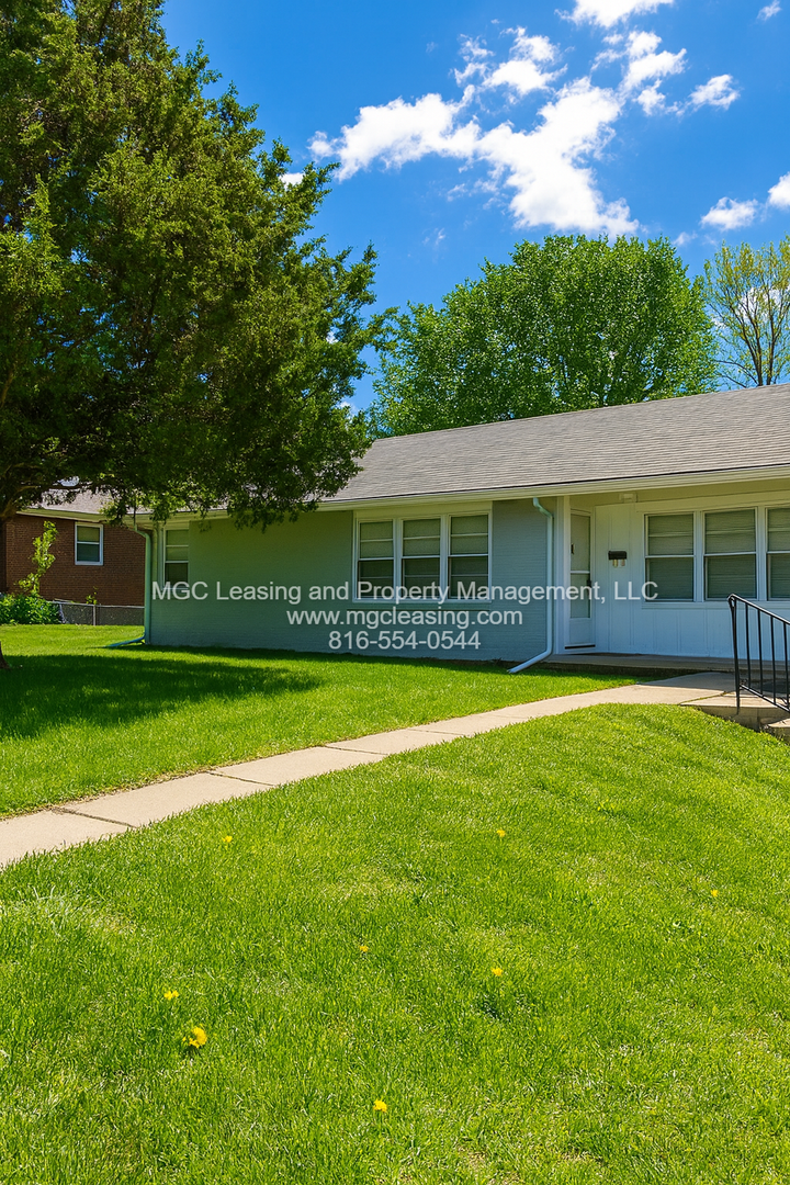 Raytown House: 10407 E 78th Ter