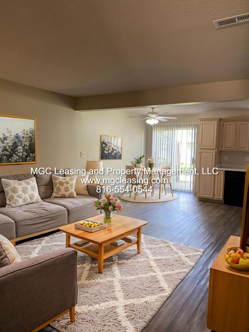 Harrisonville Townhome: 908-914 Garden Dr