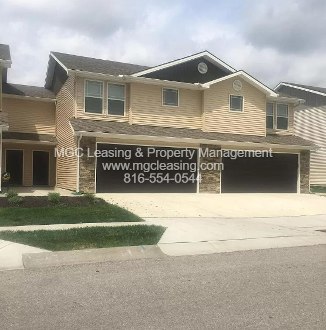 Kansas City Townhome: 9440-9446 N Baltimore Ave