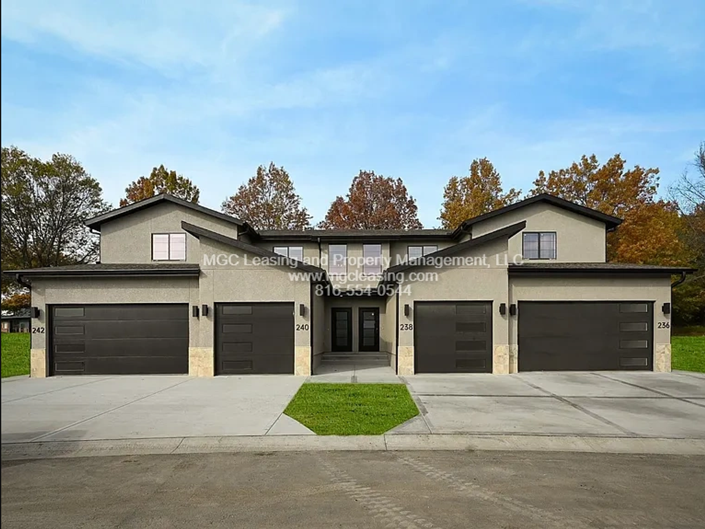 Raymore Apartment: 238-244 Persimmon Rd