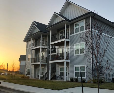 2 Bedroom Luxury Apartment in the Northland of KCMO – photo 1