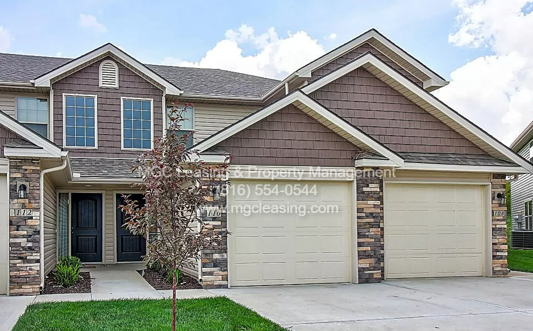 Raymore Townhome: 108-114 Barberry Ln